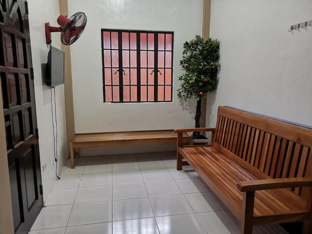 Estrelle Orange House - Backpackers Hub Apartment Puerto Princesa Exterior foto