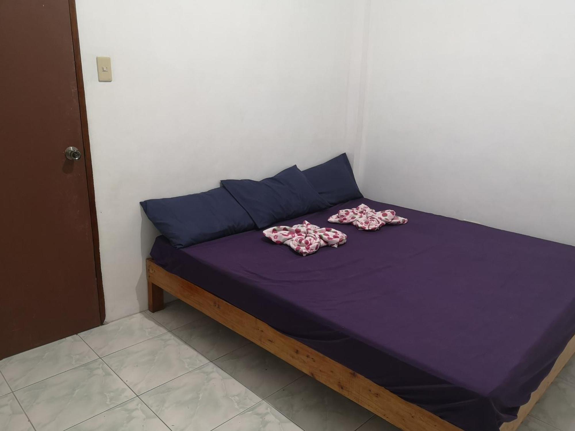 Estrelle Orange House - Backpackers Hub Apartment Puerto Princesa Exterior foto