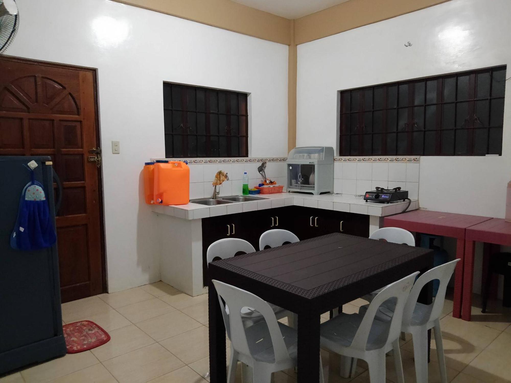 Estrelle Orange House - Backpackers Hub Apartment Puerto Princesa Exterior foto