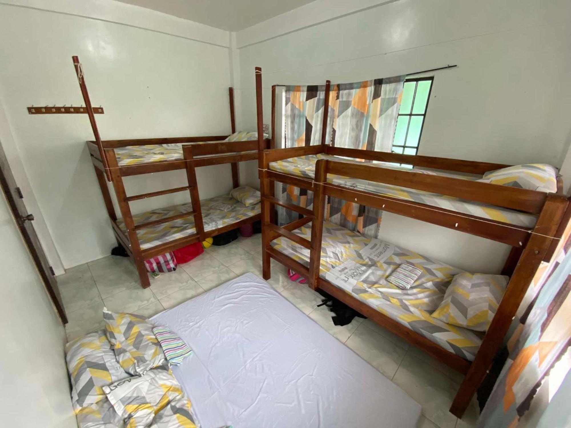 Estrelle Orange House - Backpackers Hub Apartment Puerto Princesa Exterior foto
