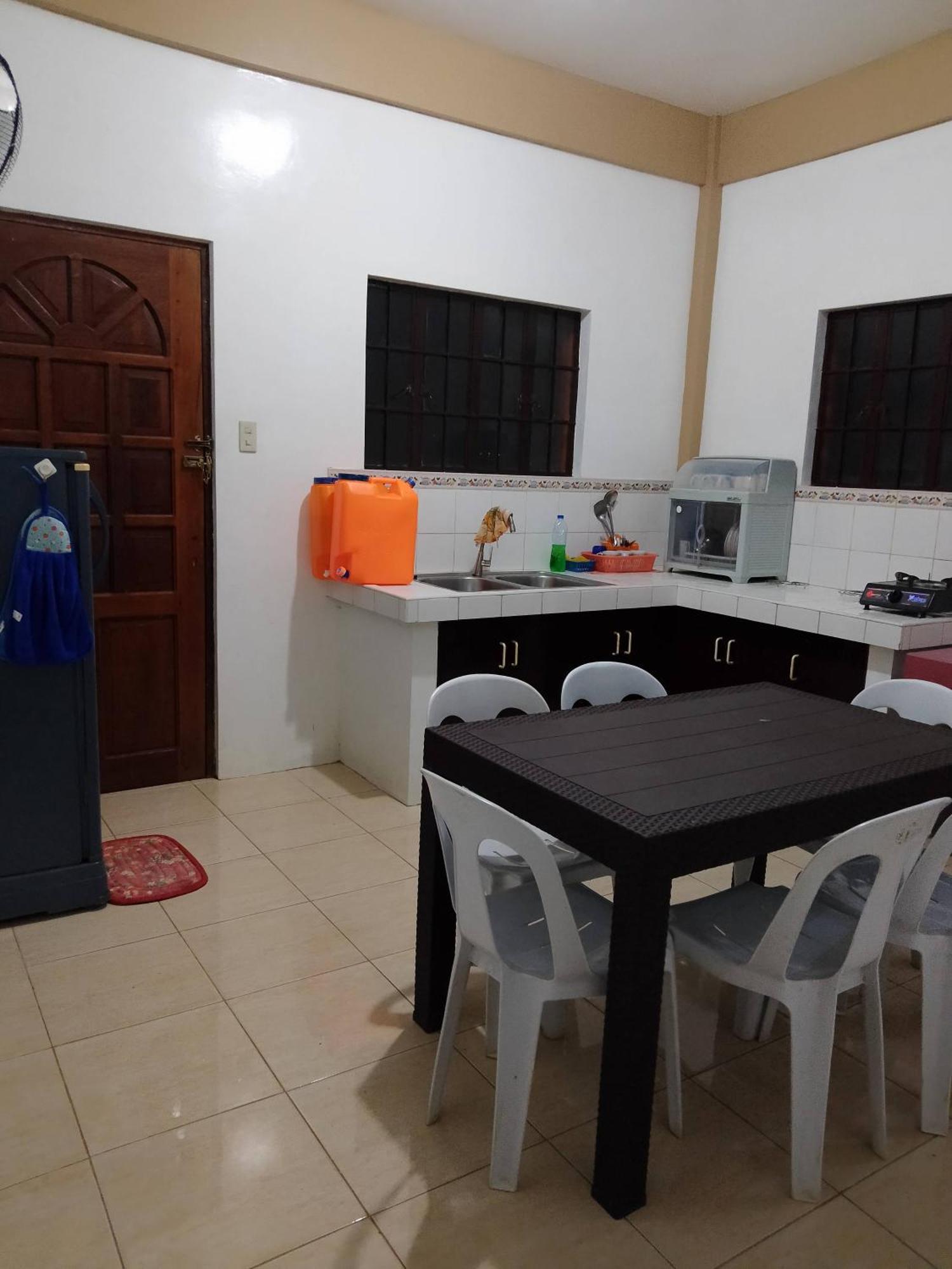 Estrelle Orange House - Backpackers Hub Apartment Puerto Princesa Exterior foto