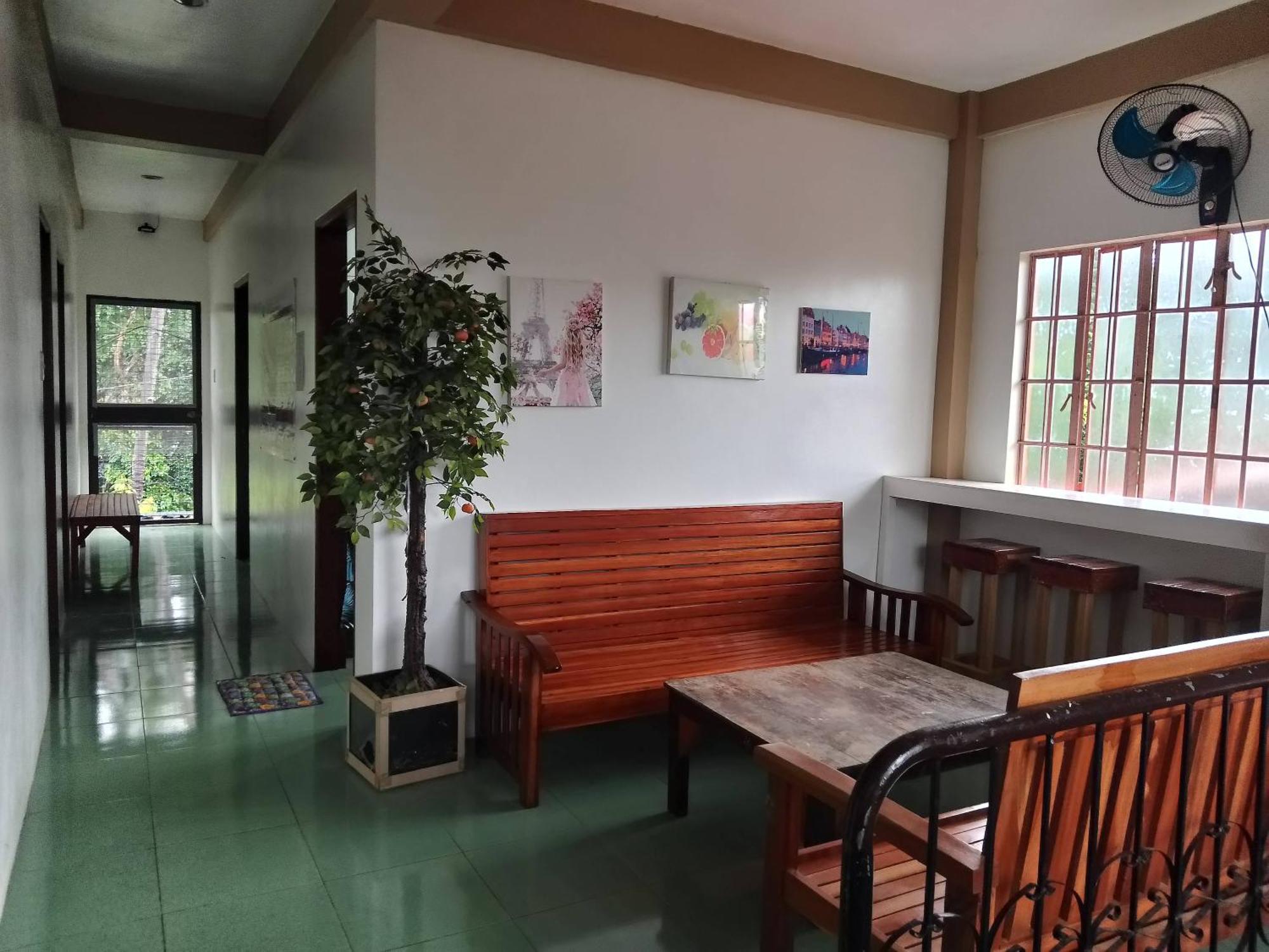 Estrelle Orange House - Backpackers Hub Apartment Puerto Princesa Exterior foto